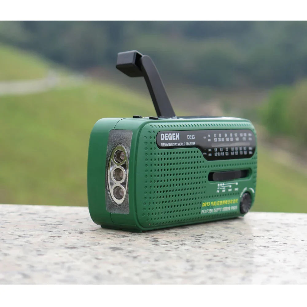 Emergency Solar Radio with Flashlight Green